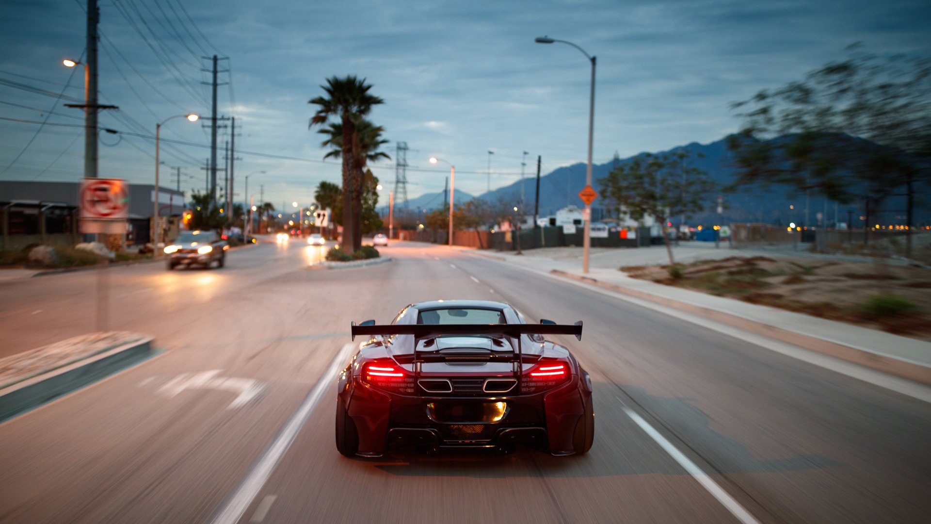 报告显示健身工作室受欢迎，瑜伽、普拉提迎高峰期，健身房的普拉提是什么课